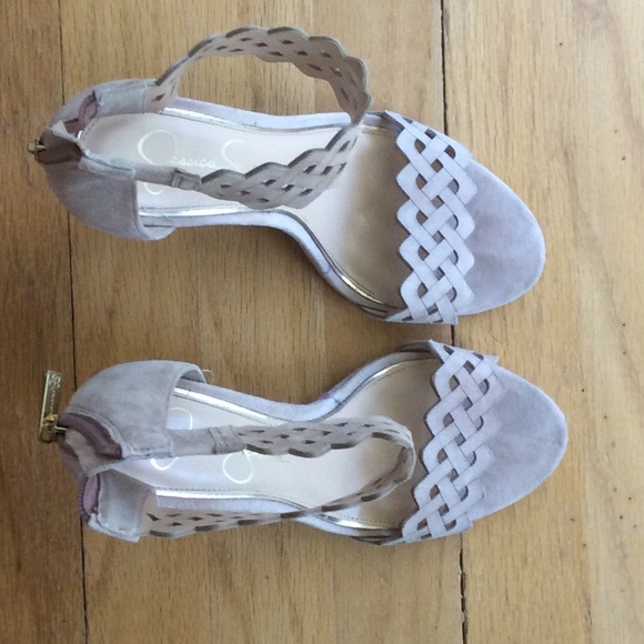 Jessica Simpson Tan ankle strap heels-like new condition - Picture 3 of 4